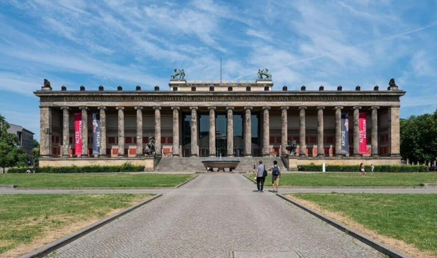 City Sightseeing Berlin: HOHO Bus - All Lines (A+B) & Icebar - Icebar Berlin at -10°C: the big payoff and what to plan