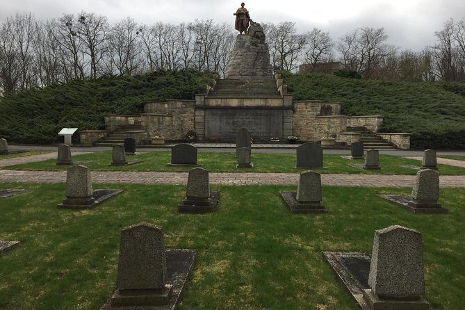 Clash of Titans: Battle for Seelow Heights WW2 tour - Reitwein: the starting point of the assault and the forest trenches of command