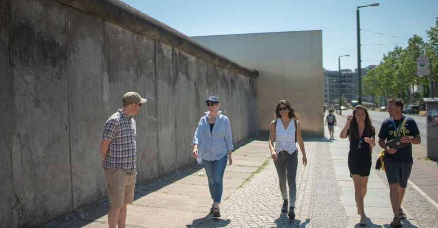 Cold War, Berlin Wall, Spies and the East Side Gallery - Tränenpalast Start: Friedrichstraße Square, Yellow Umbrella, and an Easy Beginning