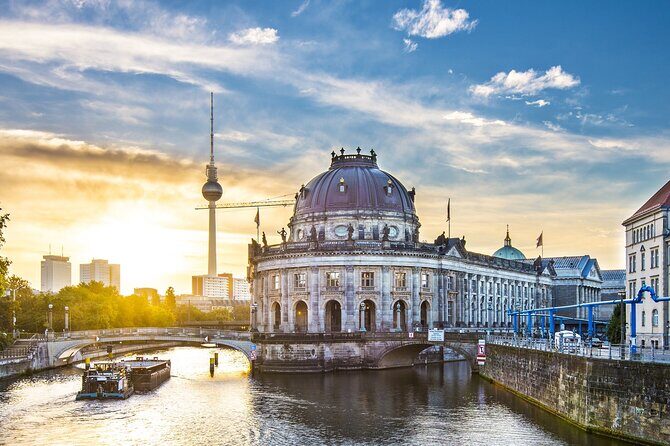 Deluxe Berlin: Hassle-Free Shore Tour from Warnemunde Cruise Port - Getting From Warnemünde To Berlin: Doorstep Convenience That Costs Time (But Saves Stress)