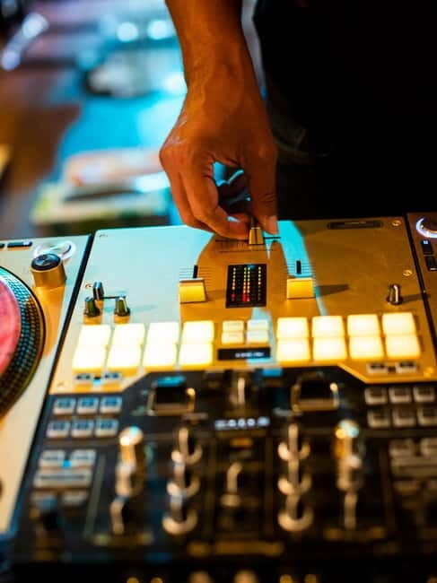 DJ for a Day: Learn to Mix Like a Pro in Berlin - Scratching and mixing effects: what you’re practicing