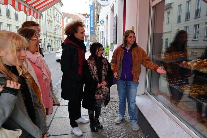 Eating Berlin: City Center Food & Beer Tour - Stop 4: Mustafa’s Can Gemüse Kebap and the value of skip-the-line