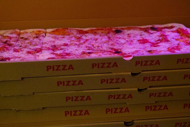English Comedy Show with Pizza and Shots in Central Berlin - Your evening timeline: doors at 19:00, pizza at 20:15, show at 21:00