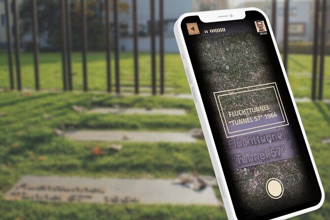 Escaping and spying on the Berlin Wall Scavenger hunt - A Berlin Wall story you play, not just read