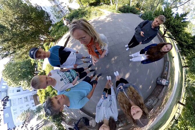 Escaping and spying on the Berlin Wall Scavenger hunt - Your clue-hunt route: photo spots, teamwork, and short bursts of walking