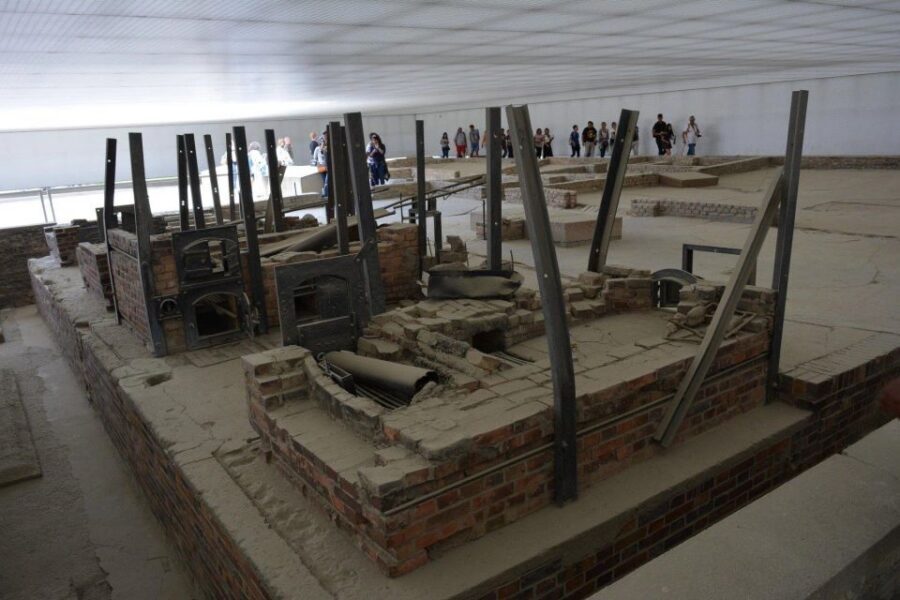 From Berlin: Guided Sachsenhausen Concentration Camp Tour - Station Z and the prison blocks: why these stops hit hardest