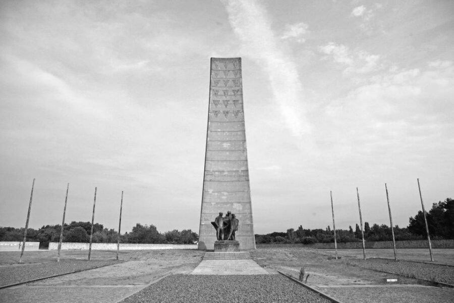 From Berlin: Licensed Sachsenhausen Tour with max. 15 people - A Licensed Sachsenhausen Tour from Berlin: Plan for a Long, Serious Day
