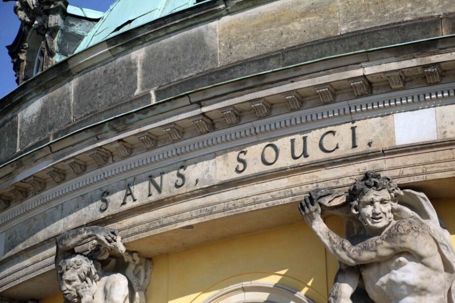 From Berlin: Potsdam Half-Day Guided Tour - Sanssouci Gardens: fountains, flower beds, and palace exteriors