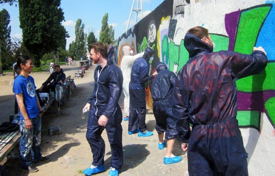 Graffitiworkshop Berlin - The 90-minute flow: styles, letters, sketches, then the wall