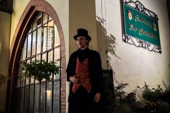 Gruseltour Berlin Haunted Ghost Walk 90-minute at Berlin Mitte city center - Group Size and the Crowd Dynamic