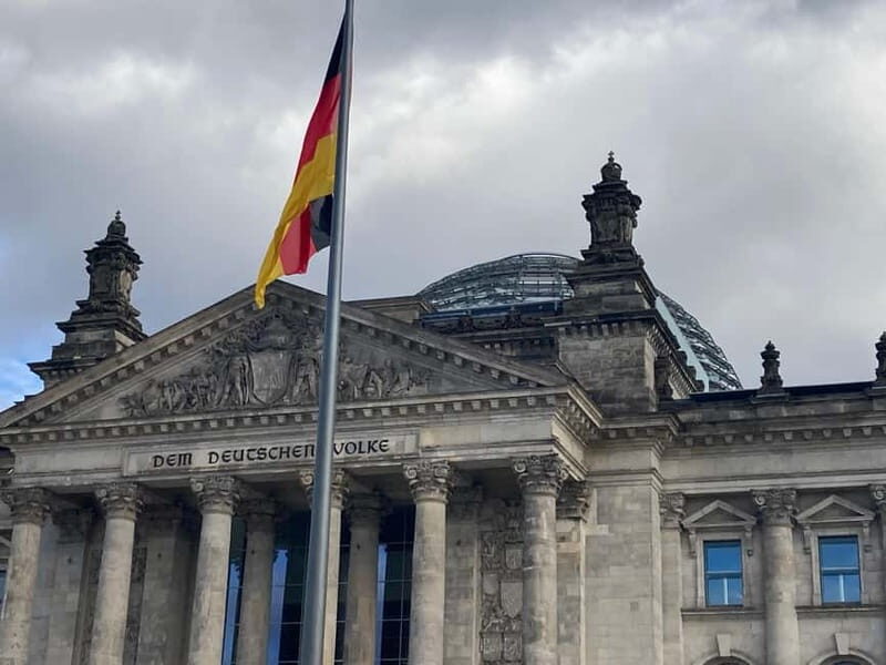 Guided Insider Tour Government and Parliament District - Stop 2: German Chancellery—power made visible in stone, glass, and planning
