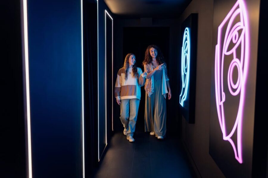 IKONO Berlin. Immersive Experience - Small Tips That Make the Hour Better