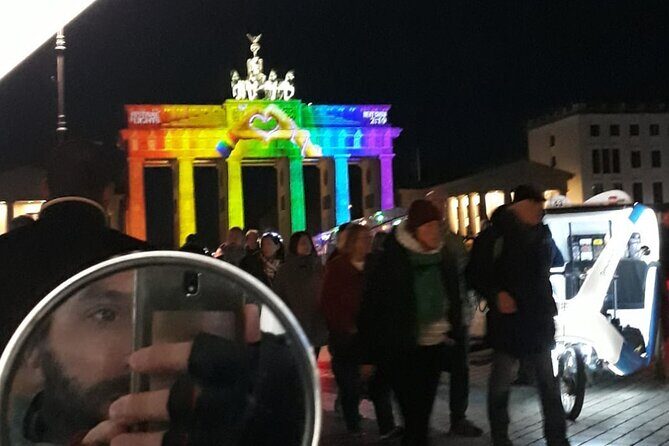 Individual City Tour - Rickshaw Sightseeing in Berlin - Government District and Brandenburg Gate: from Spreebogen to the city gate