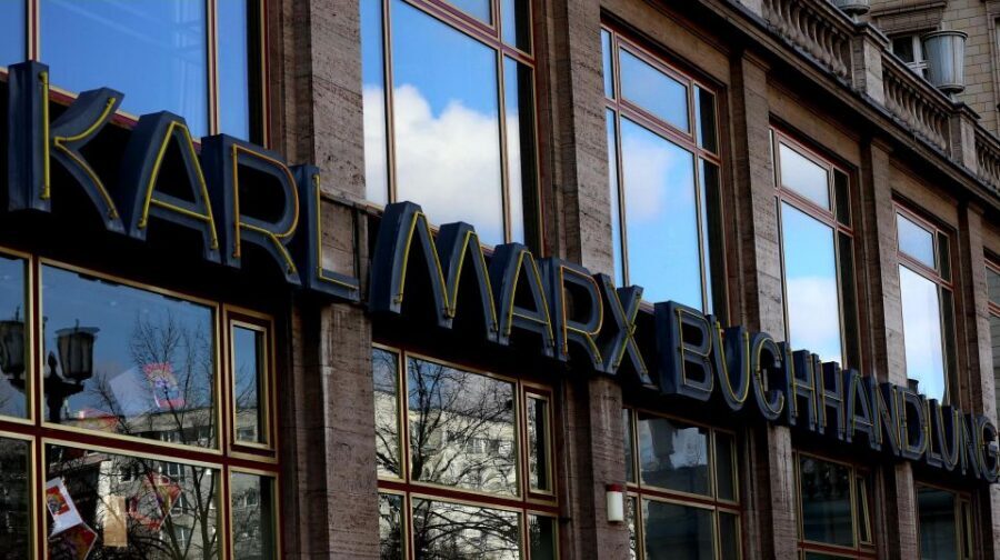 Karl-Marx-Allee Walking Tour: Berlin’s Socialist History - Stop-by-Stop: From Frankfurter Tor to Strausberger Platz