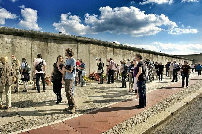 Kreuzberg Private Walking Tour: Immigrants, Artists & Hipsters - Oberbaumbrücke: Starting with a Geography Lesson Over the Spree