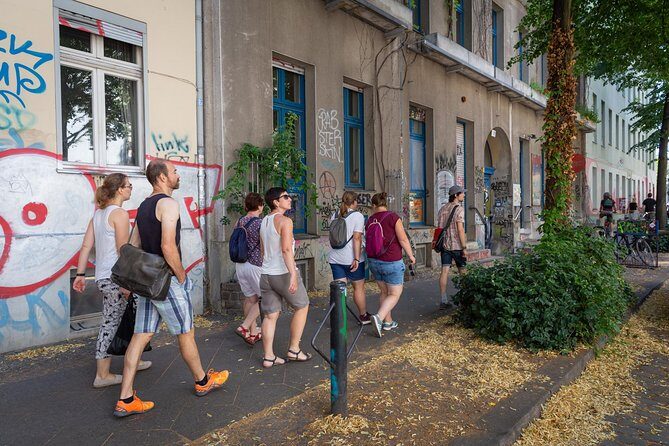Kreuzberg Tour – Kriminell und kuschelig - Working-class Berlin on Oranienstraße: the backyard reality