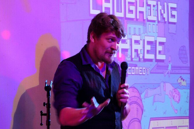 Laughing Spree - English Comedy Show on a Boat - Before the First Punchline: The Free Shot and the Arrival Mood