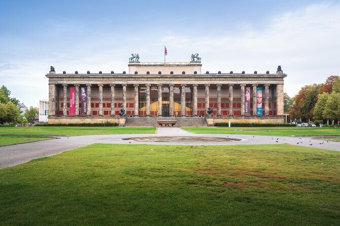 Love and War in Berlin: Self-Guided Story Puzzle Walk - Lustgarten on Museum Island: crowds, power, and the changed meaning of ground