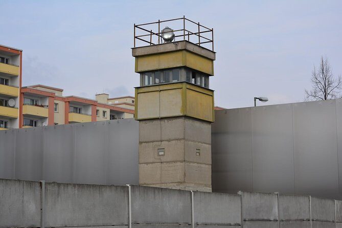 PRIVATE BEHIND THE BERLIN WALL and COLD WAR BERLIN TOUR - Walking pace, rest breaks, and how guides keep it from getting heavy