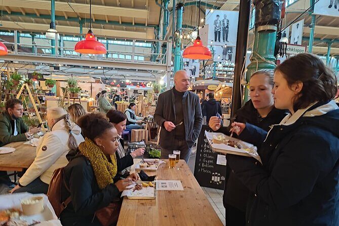 Private Berlin Bites & Historical Highlights - 2,5hrs - Spätkauf: beer culture, Berlin habits, and learning by doing