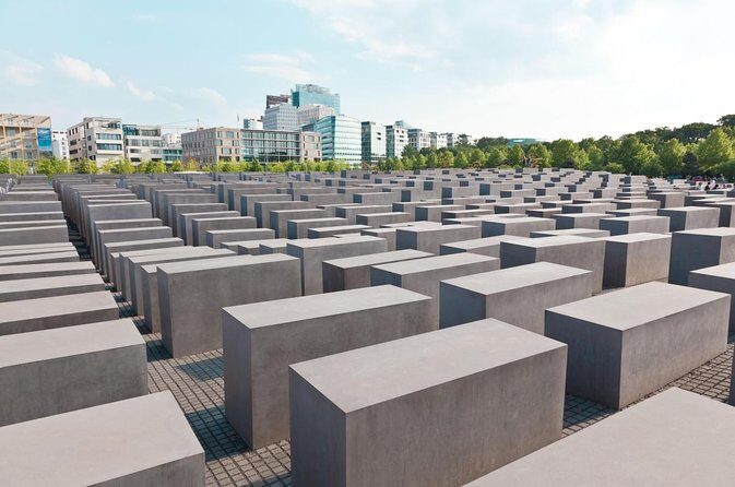 Private Berlin WWII and Cold War History Tour with Local Expert Guide - Starting on Oranienburger Strasse: getting your bearings fast
