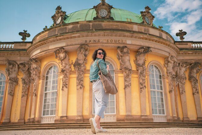Private Personalized Photoshoot in Berlin - Meeting at Friedrichsbrücke: Start With a Big Visual Hook