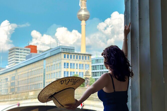 Private Personalized Photoshoot in Berlin - Stop 2: Altes Museum for Neoclassical Photo Backdrops