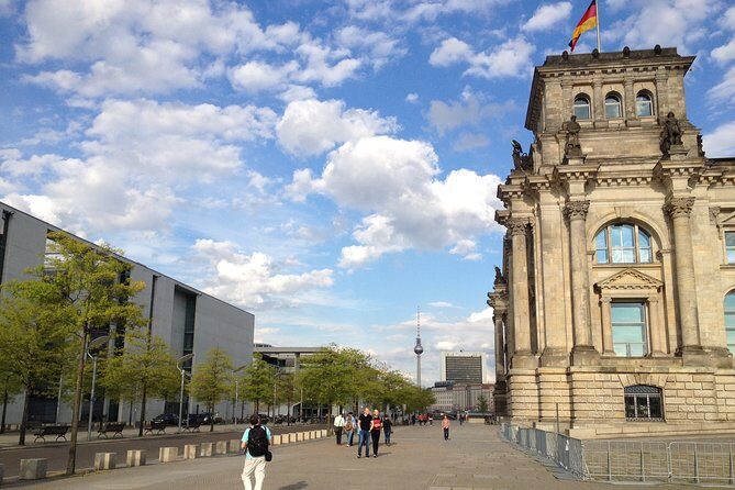 Private Taxi Tour of Berlin East and West and Neighbourhood approx. 4-6h - West Berlin arc: Ku’damm, KaDeWe, and the memorial church contrast
