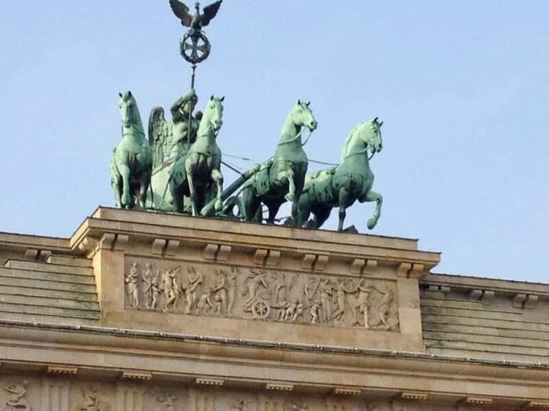 Private Taxi Tour through Berlin East and West and Kiez 4-6h - The big story of Berlin, timed for a half-day