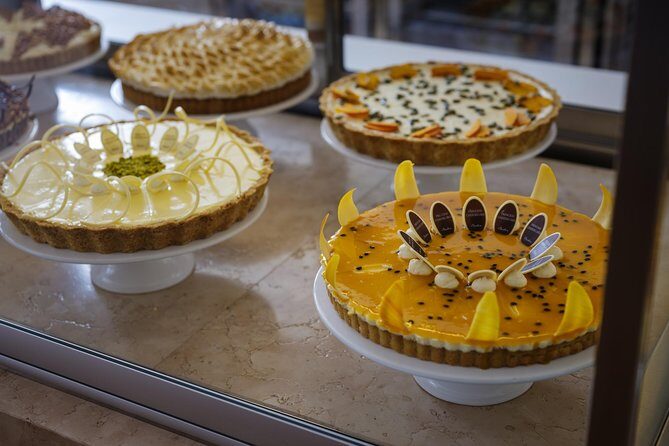 Private Tour: Daytime Food Tour Trends & Classics - Guide stories and the small details that make it feel personal