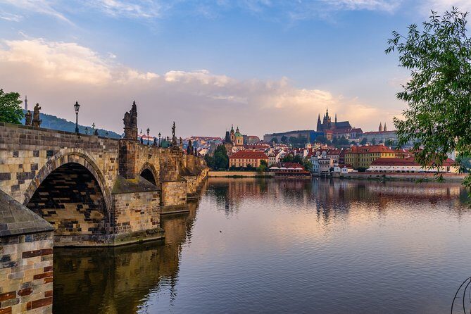 Private Transfer from Berlin to Prague with 2h of Sightseeing - A door-to-door transfer that actually saves your day