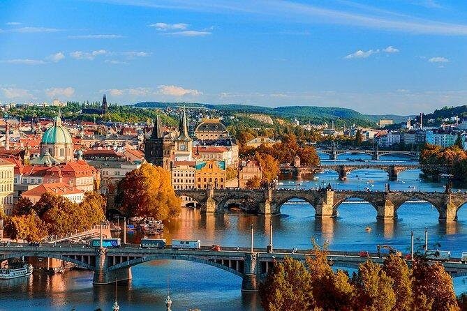 Private Transfer from Berlin to Prague with 2h of Sightseeing - Choosing your 2-hour stop: what each option is really for
