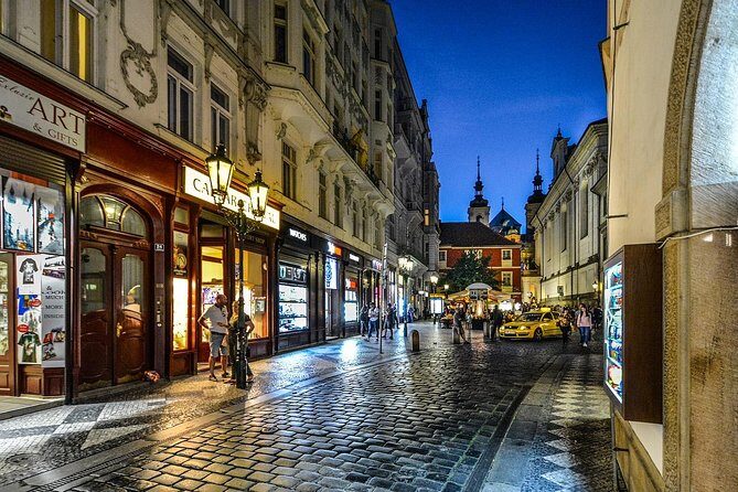 Private Transfer from Berlin to Prague with 4h of Sightseeing - How the door-to-door transfer really plays out