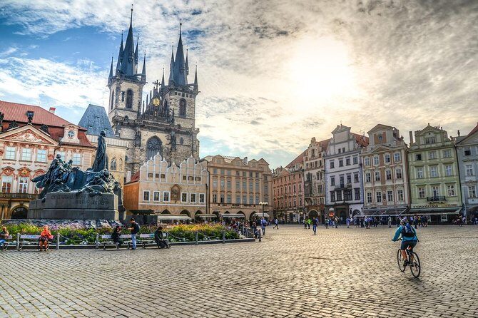 Private Transfer from Berlin to Prague with 4h of Sightseeing - Price and value: is $351.47 per person worth it?