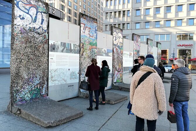 Private Walking Sightseeing Local Berlin Tour Guides up 15 Person - Gendarmenmarkt to Checkpoint Charlie: beauty meets rupture