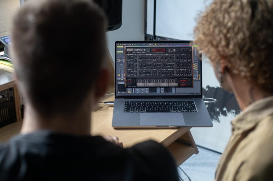 Produce Techno and House Music in Berlin - The 2-Hour Flow: From Programming to a Club-Ready Mixdown