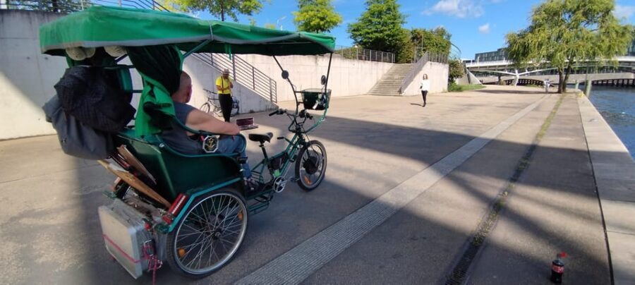 Promotion Berlin Rickshaw Shared Guide (Combo Vehicle Group) - Photo stops that don’t feel rushed: how you get better Berlin pictures