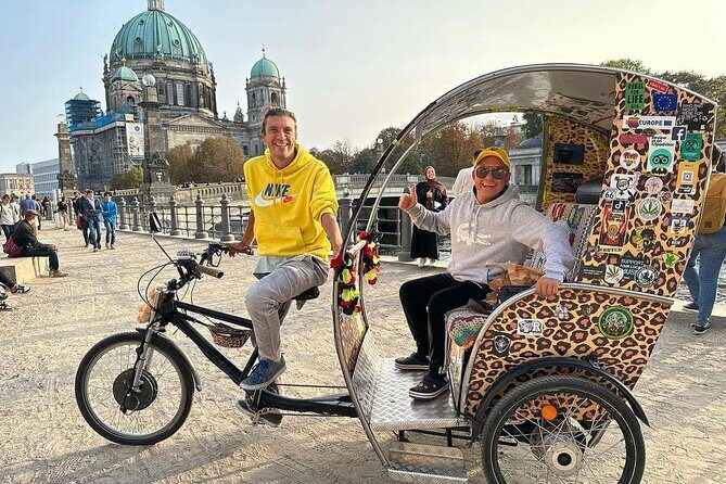 Rickshaw Tours Berlin - Groups of up to 16 people with several rickshaws - From Brandenburg Gate to the Reichstag: starting with German classicism