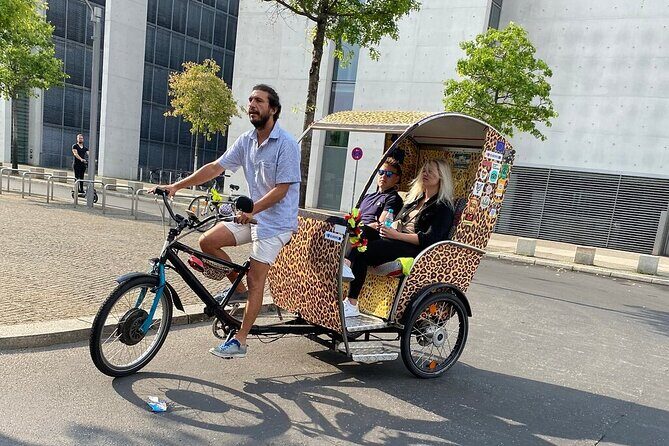 Romantic Berlin Rickshaw City and Photo Tour - incl. pick-up - A romantic rickshaw ride that doubles as a photo plan