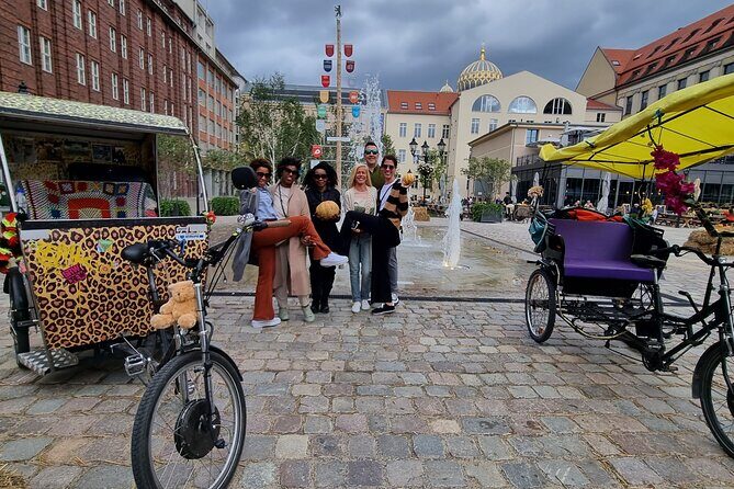 Romantic Berlin Rickshaw City and Photo Tour - incl. pick-up - Red Army memorial square: a sober pause in the middle of city glam