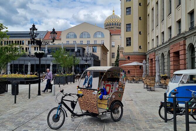 Romantic Berlin Rickshaw City and Photo Tour - incl. pick-up - Berlin zoo grounds: green space in a short ride