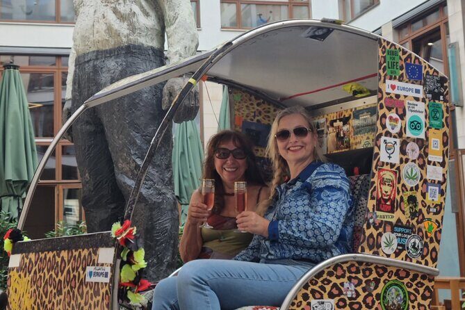Romantic Berlin Rickshaw City and Photo Tour - incl. pick-up - Brandenburg Gate: classic German architecture from the first seconds