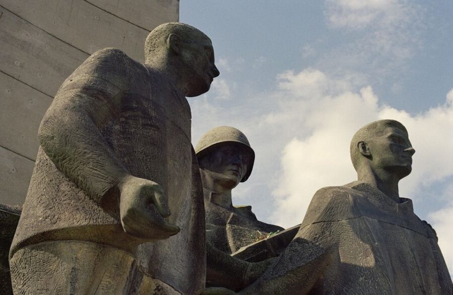 Sachsenhausen Memorial: Walking Tour from Berlin - Tour length, timing, and how to plan your day