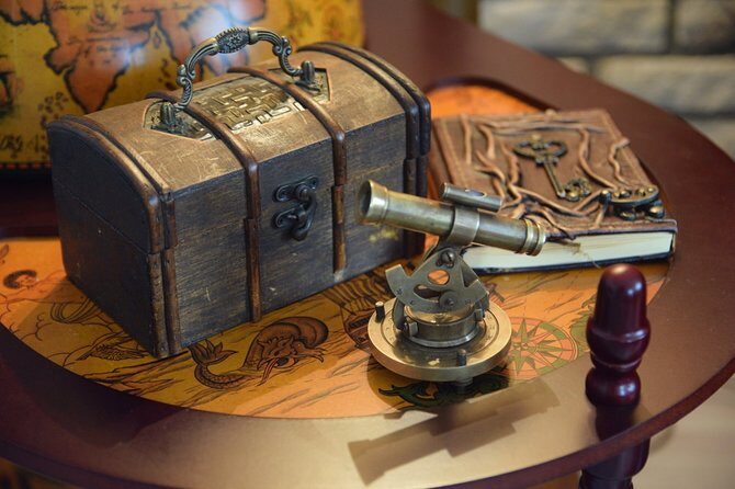 Scavenger Hunt from Maranja Adventure Club - Alte Nationalgalerie: mixing sights and problem-solving without slowing you down