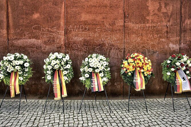Self-Guided Audio Tour-The Fall of the wall: A light for humanity - Getting Set Up: Offline Maps, Audio Chapters, and What You Should Bring