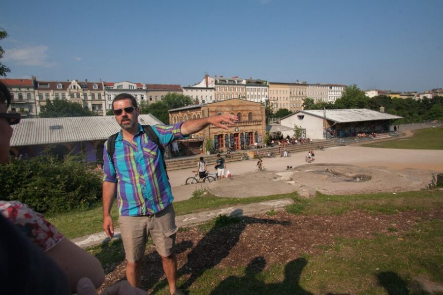 Small Group Tour: "Wild Kreuzberg" - Oberbaumbrücke: East and West Linked by One Walk