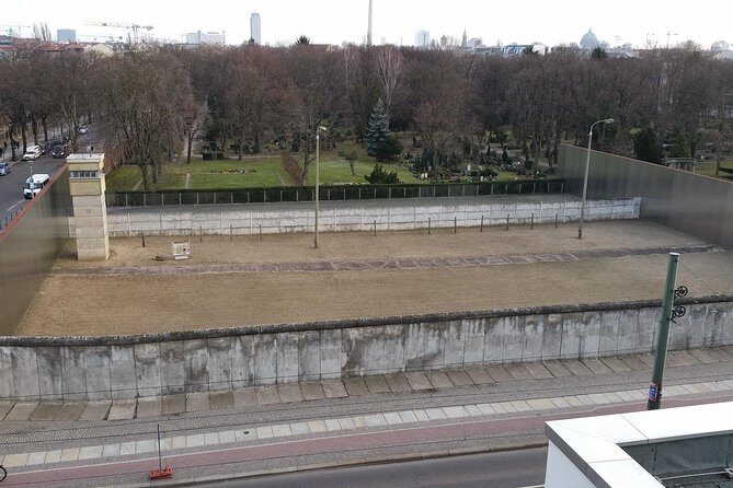 The Berlin Wall / Cold War Berlin (Private 3 Hours Walking Tour) - How a private Berlin Wall walk keeps the Cold War clear