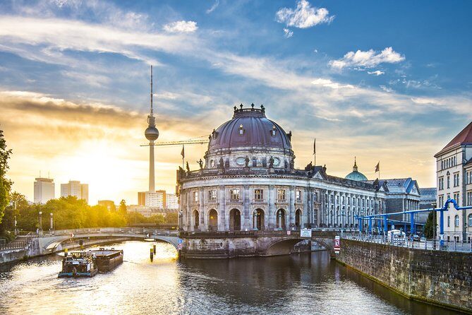 The Best Private Berlin Tour with a Car, Tour Guide and Pick up - Brandenburg Gate to Reichstag: icons, but with the backstory attached