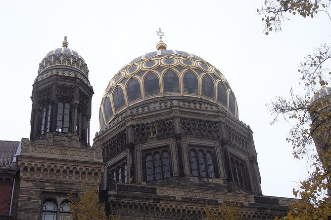 The Jewish Private Tour - A journey into the Jewish past of Berlin with N. Jacob - Hackesche Höfe: the quiet yard that keeps memories in place