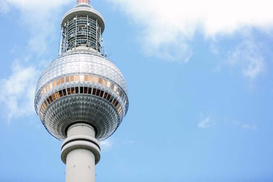 Ultimate E-Bike Tour of Berlin with Beer Garden Stop - East Meets West: Berlin Wall Sections and Checkpoint Charlie